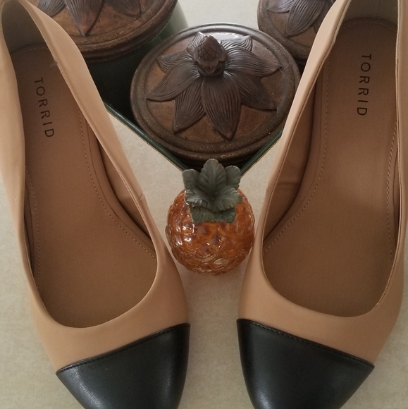 Torrid Cream Black Toed Wedges - Picture 6 of 8